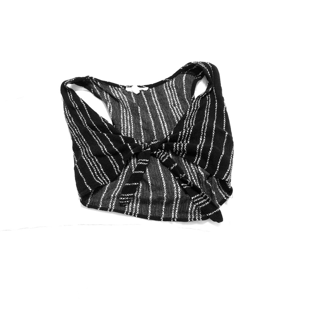 🖤Black and white striped tied top🖤